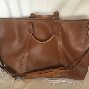 Madewell The Essential Overnight Bag in Leather
